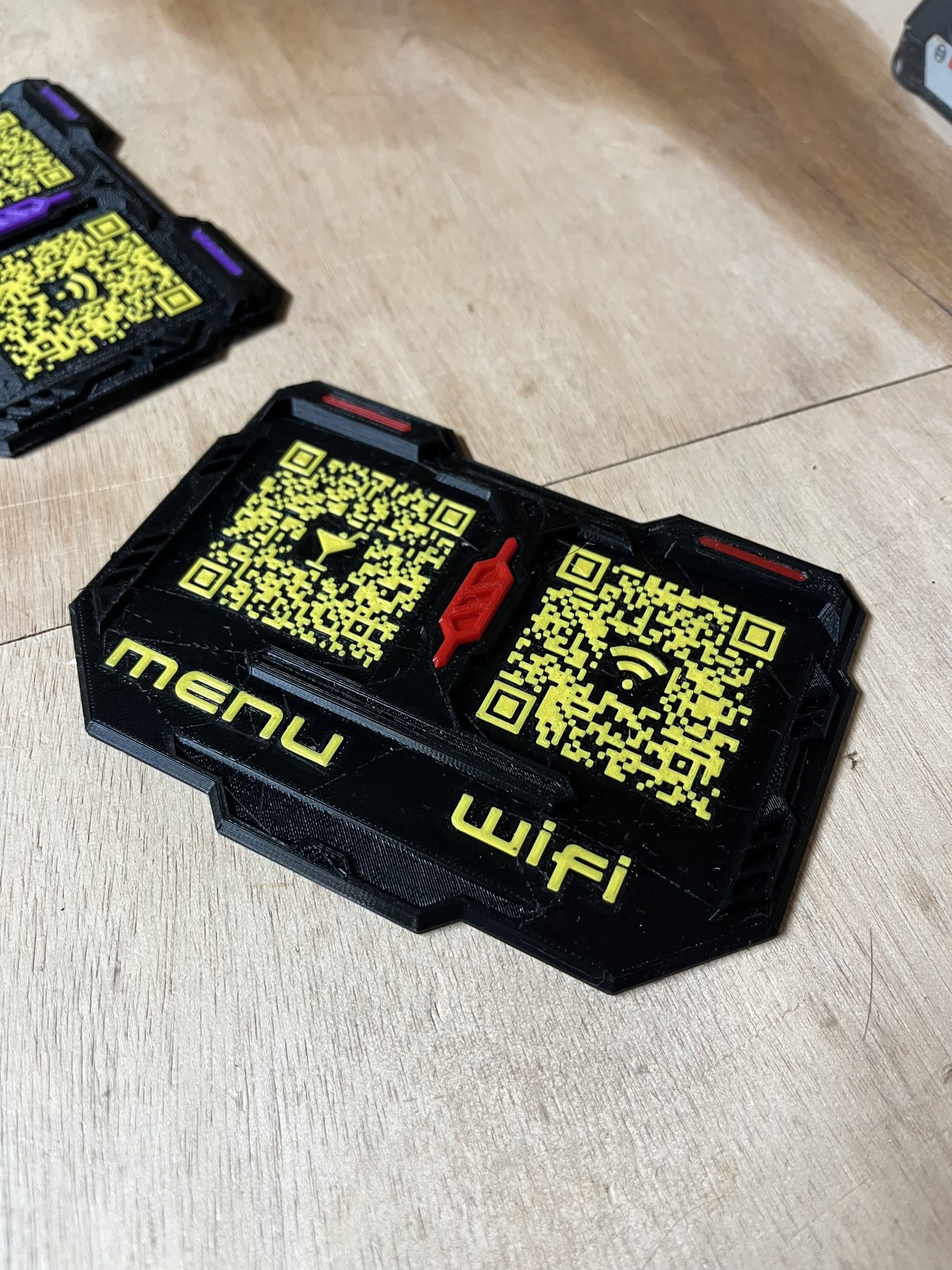 QR Code Plat - Manette & Vaisseau Spatial