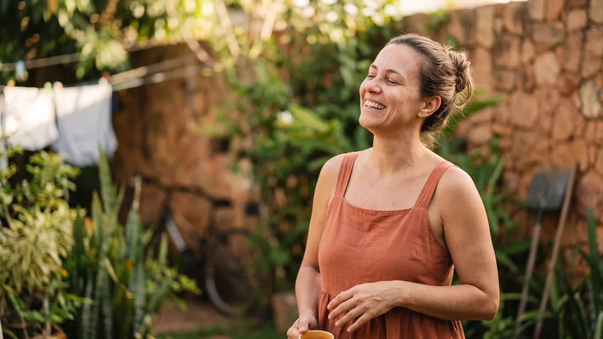 Alegria de viver: como cultivar (e por que não é o mesmo que felicidade)