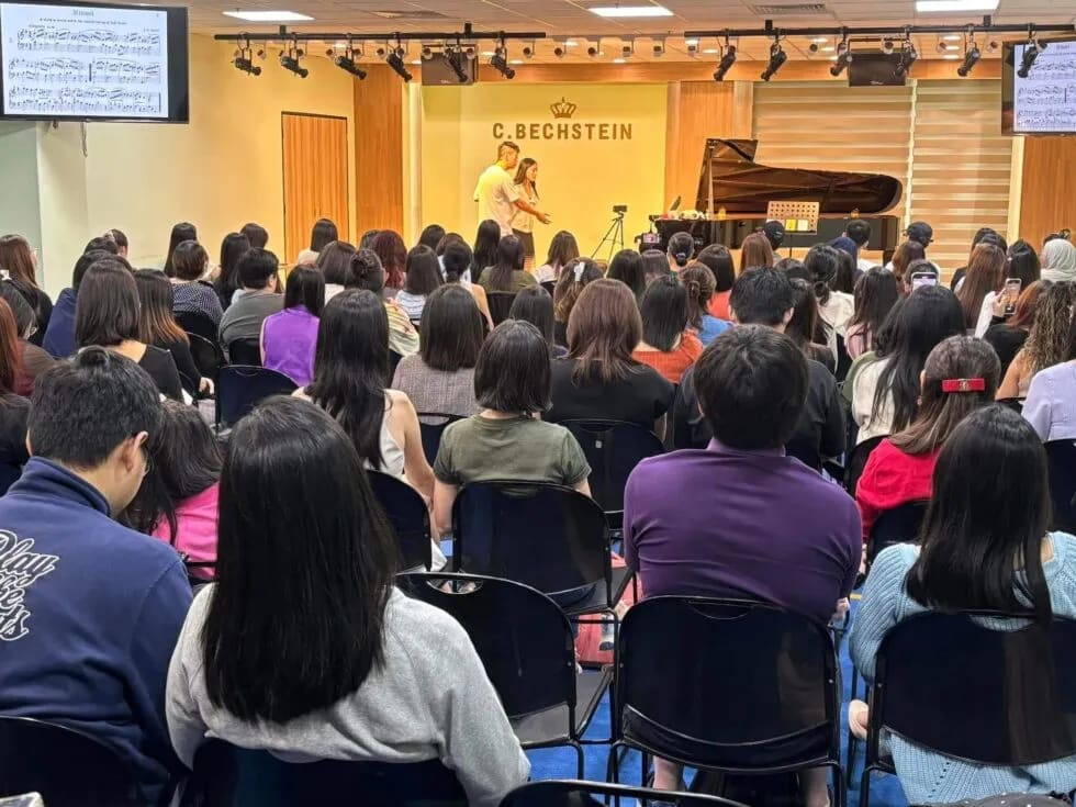 The Happy Pianist gallery 3