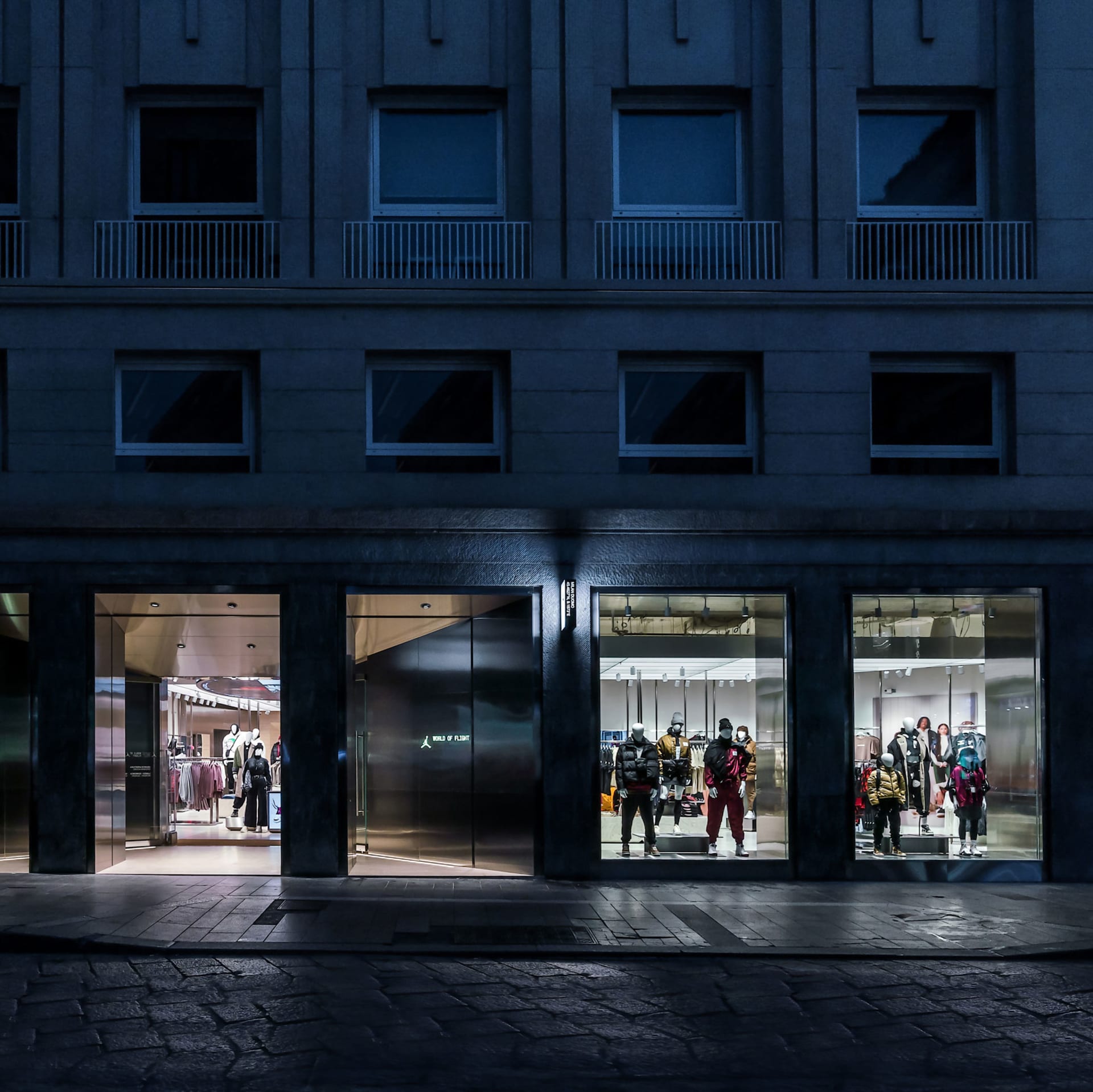 Milan nike store cheap