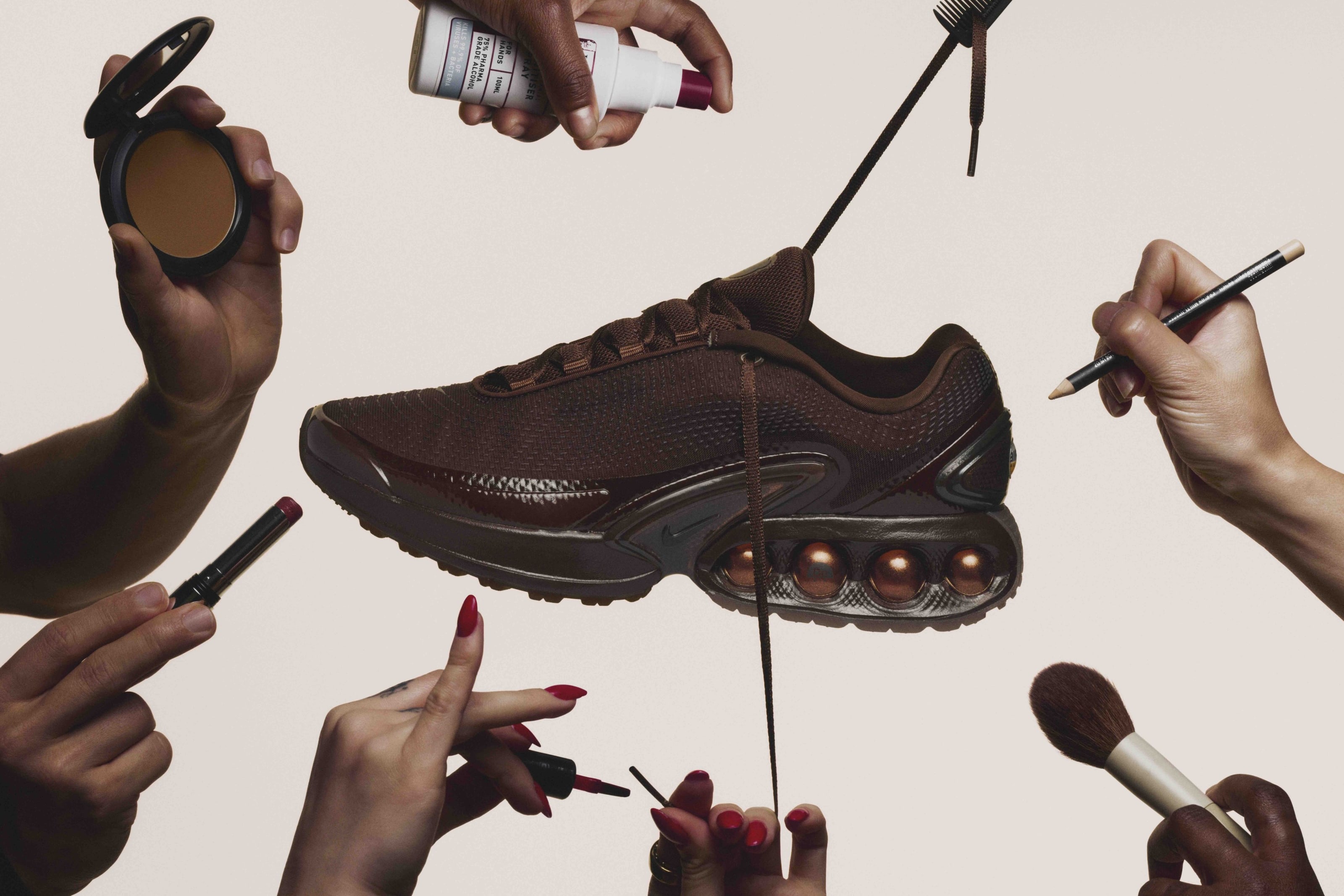 美しさとスタイルを両立させた、Nikeとイサマヤ・フレンチのコラボレーションによる最新のエア マックス Dn — NIKE, Inc.