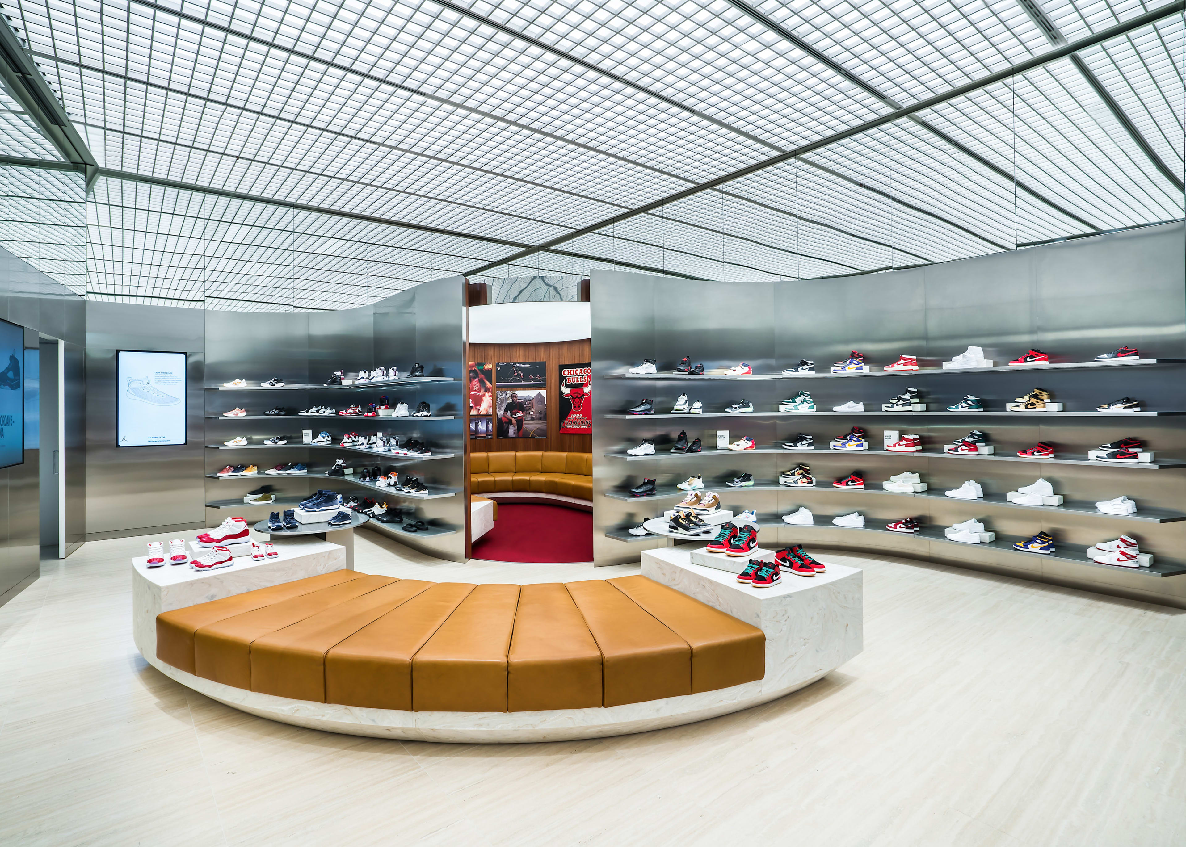 Nike store in jordan landing on sale