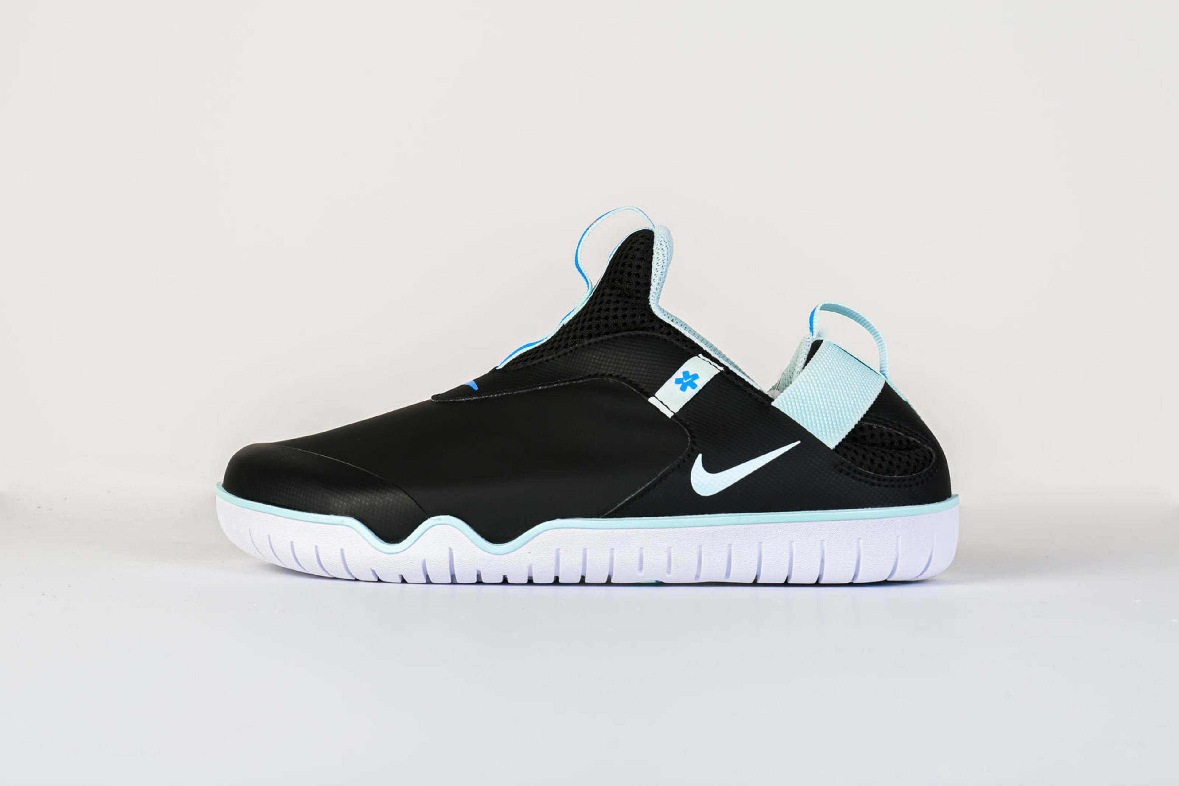 Nike medical sneakers for sale sale