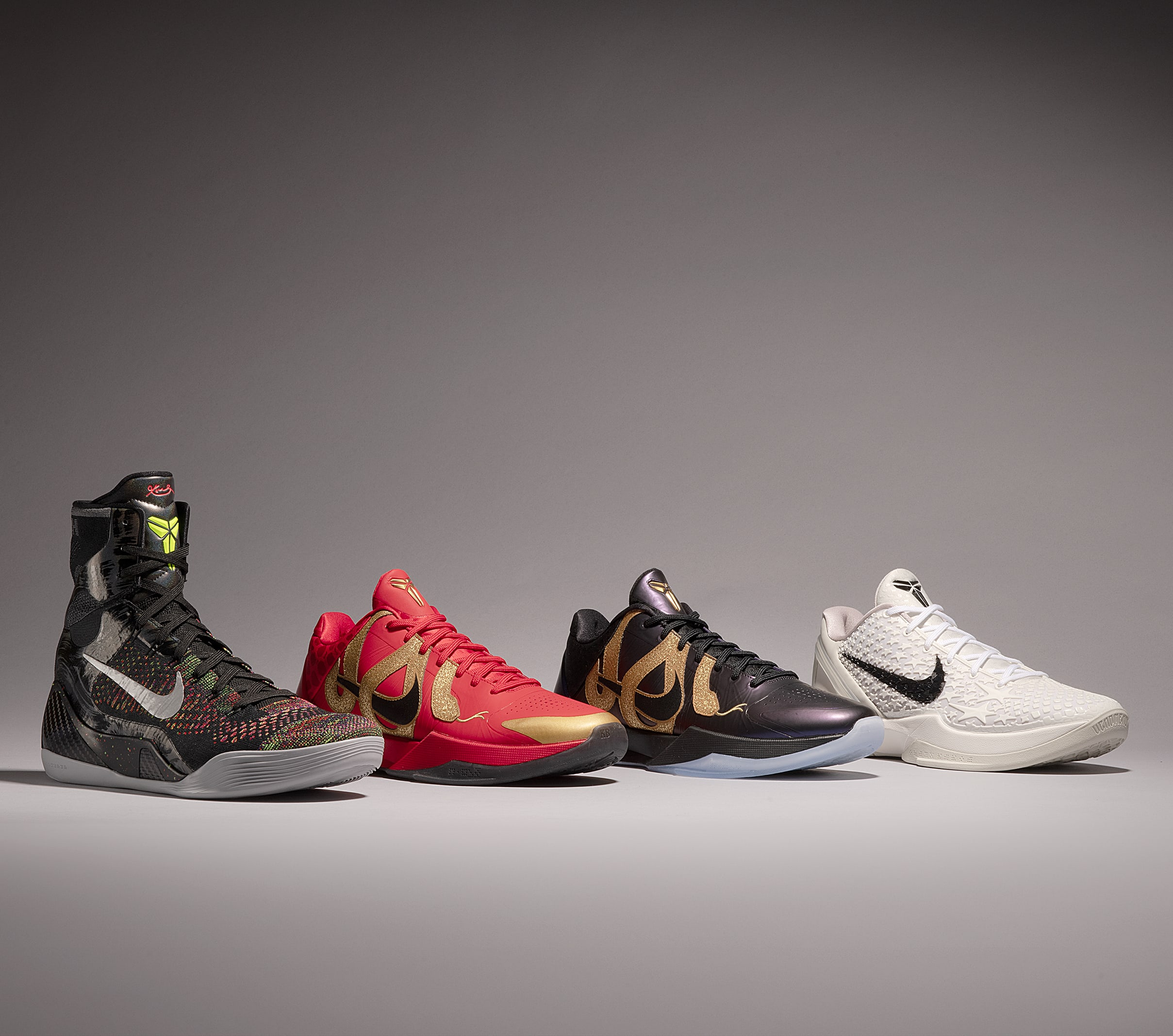 コービーのフットウェアとアパレルの新作で、NikeがMambaイヤーを切り開く — NIKE, Inc.