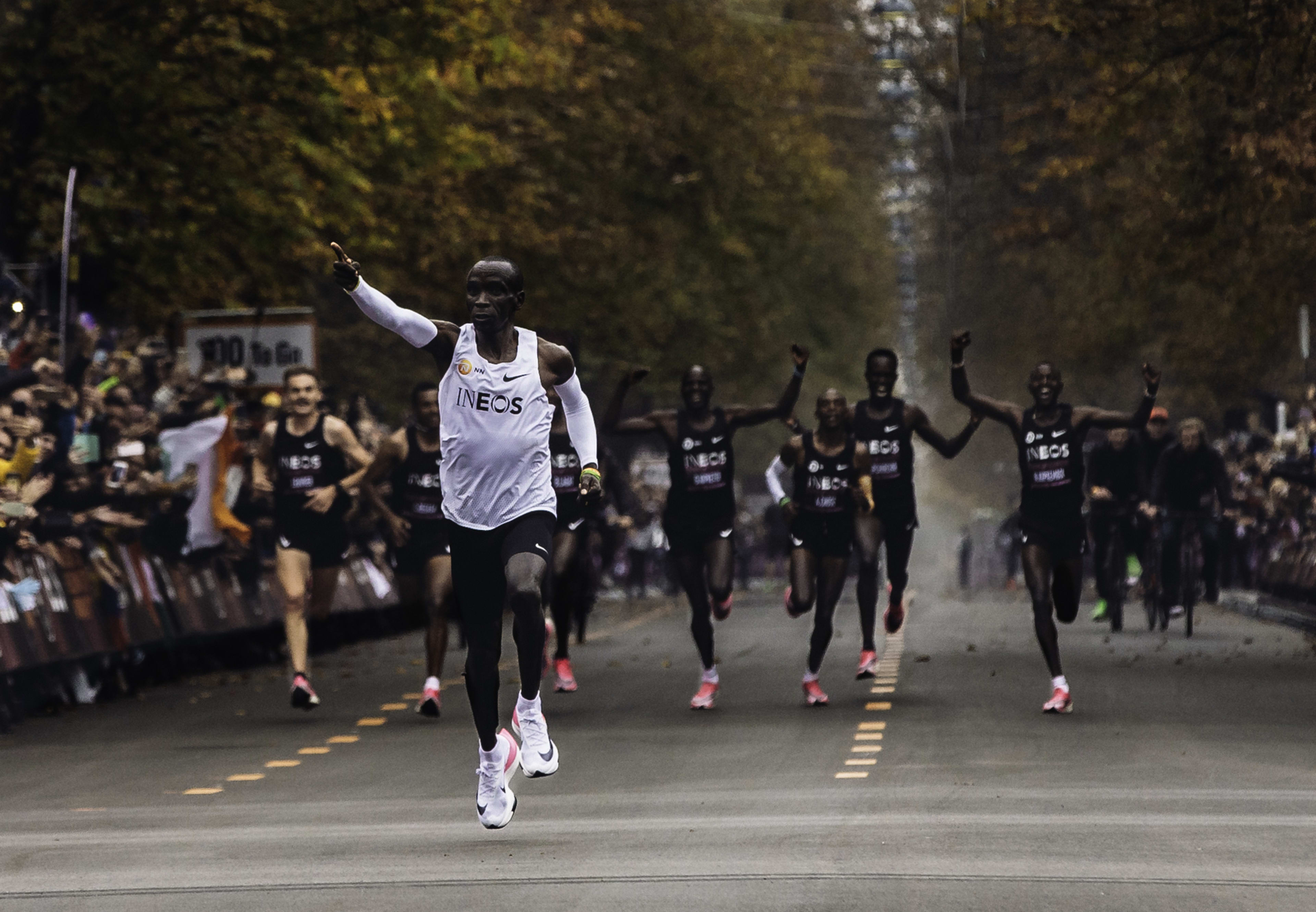 Eliud kipchoge nike breaking 2 on sale