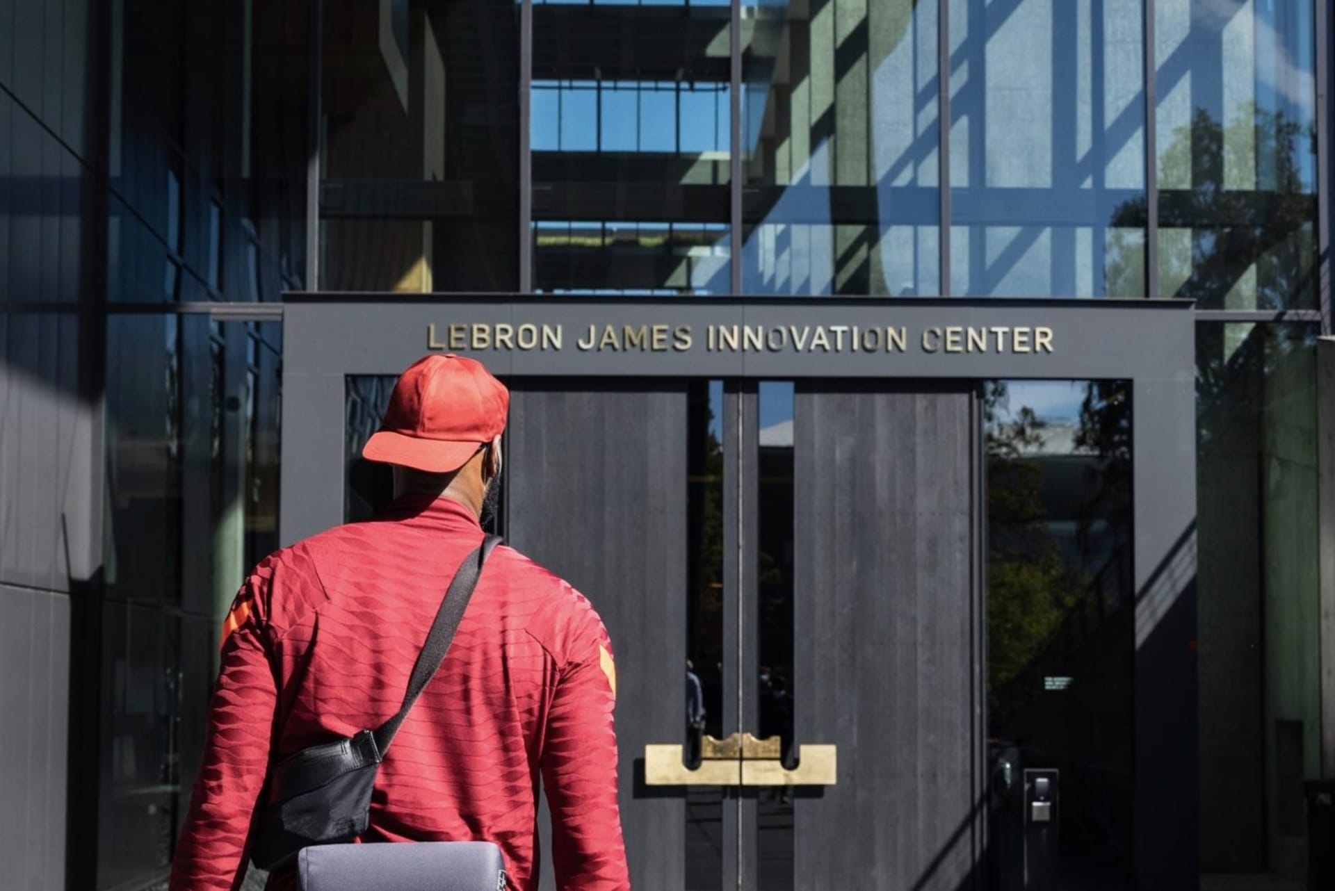Nike lebron james center new arrivals