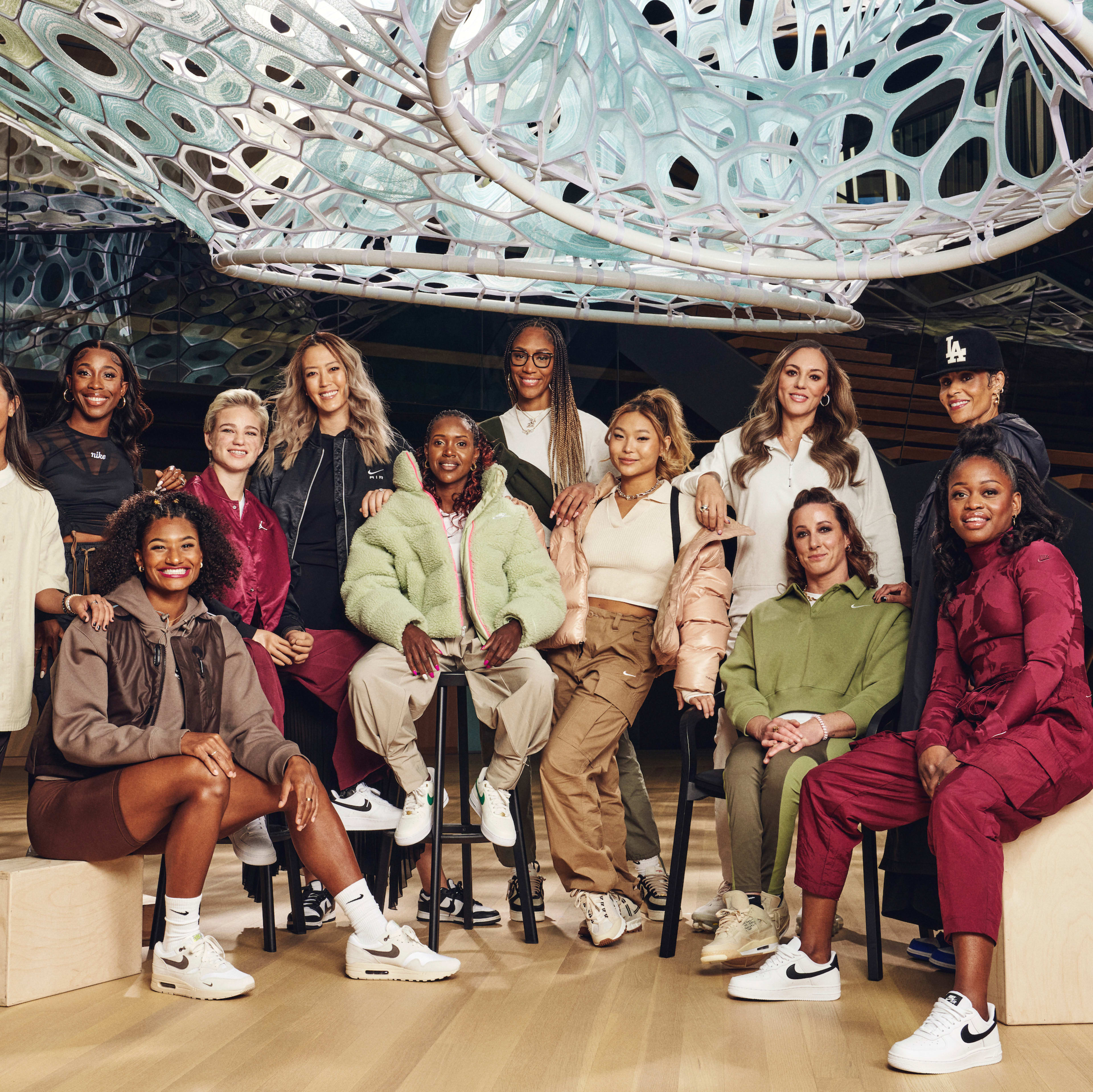 Nike tanya gold online