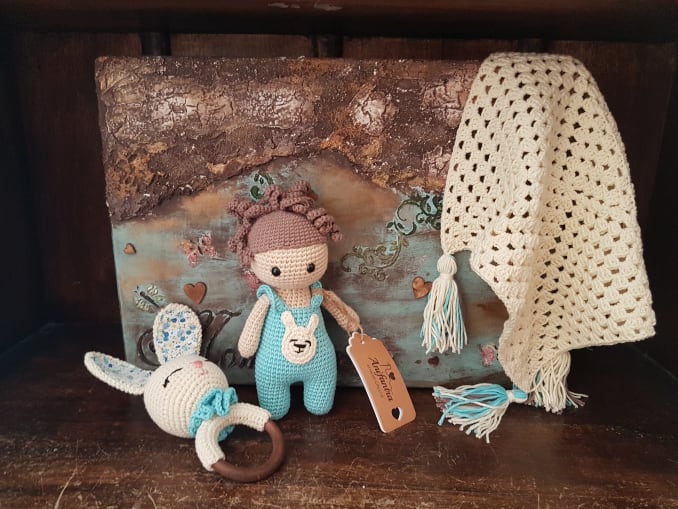 Little Lora - Image 3