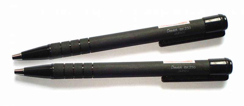 Bút bi Pentel BK250-đen
