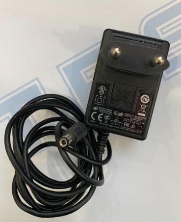 M120100-A010JP 12V 1.0A (12W) 電子天秤・電子はかり専用 定電圧 AC/DC 電源アダプター (入力 100〜240V / 外径 5.5mm 内径 2.1mm DCプラグ / 低ノイズ高精度)
