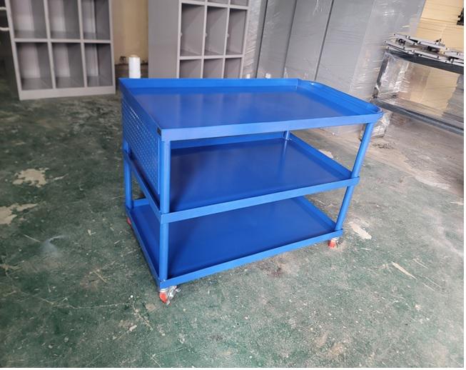 3段 ツールワゴン 工業用 スチール製 移動式 サービスカート 工具台車 (冷延鋼板 粉体塗装 / 4輪自在ストッパー付キャスター / 耐荷重 150〜200kg / 整備工場用)