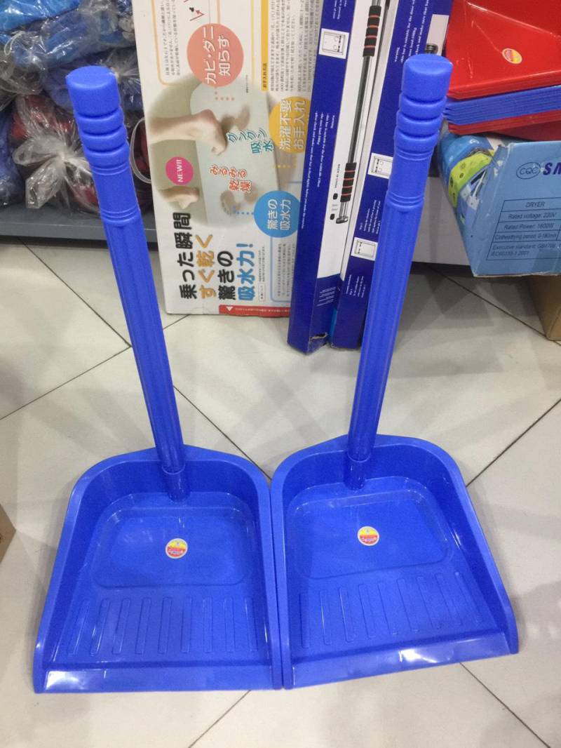 서서 쓸기 편한 롱핸들 플라스틱 쓰레받기 (스탠딩 청소용)