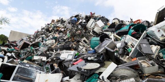 Mengenal Komunitas E-Waste RJ yang Kelola Sampah Elektronik