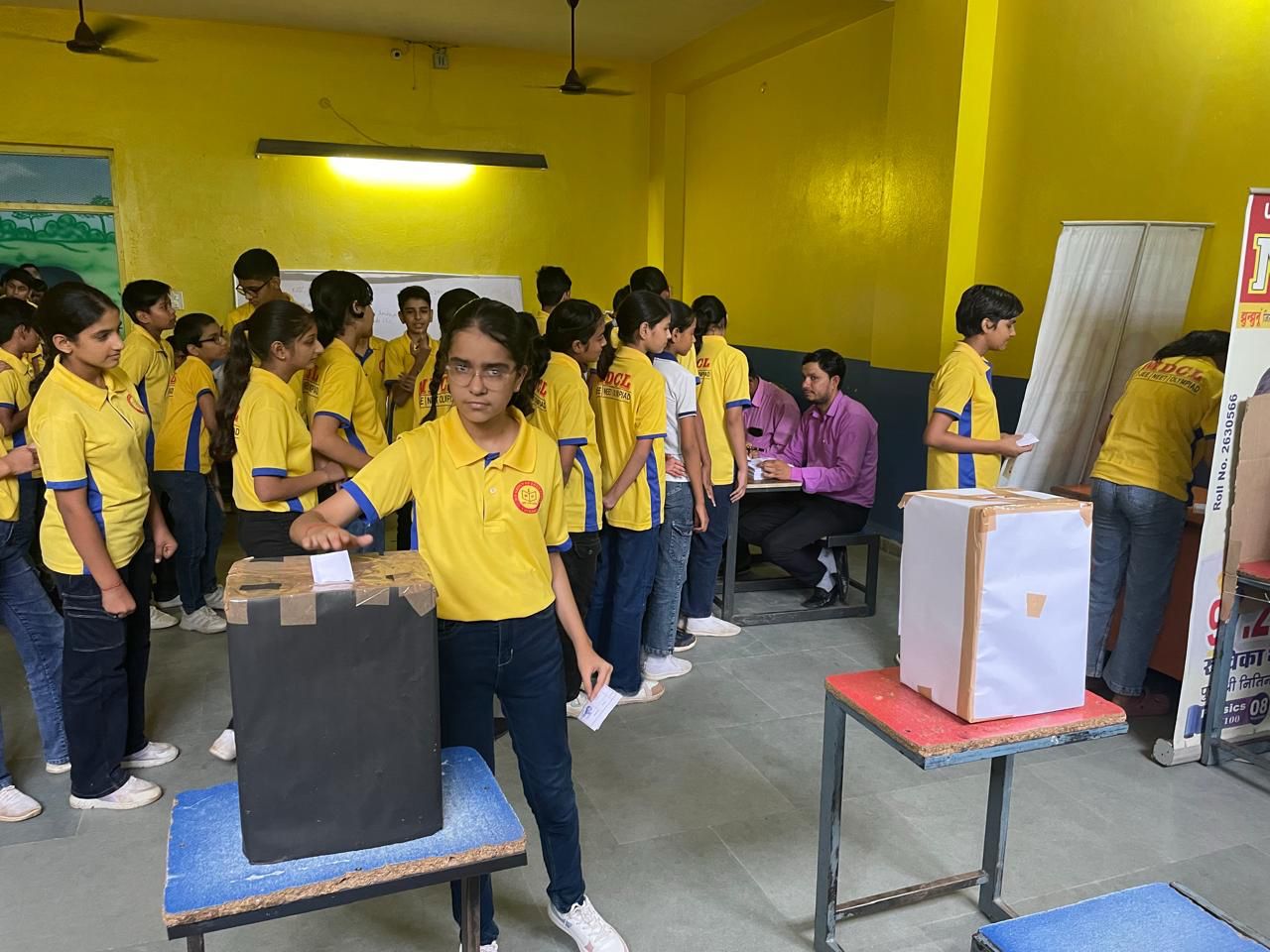 विद्यालय बाल प्रतिनिधि चुनाव: एमडी ग्रुप आफ एजुकेशन में उत्साहपूर्वक मतदान
