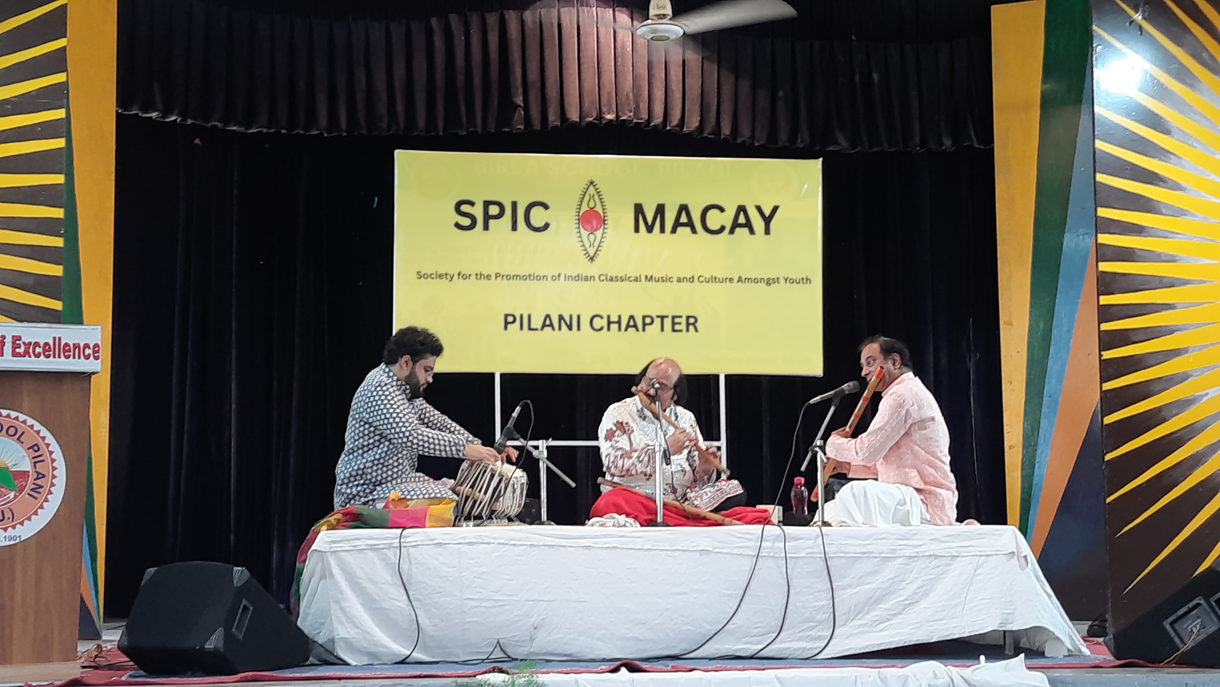 बिरला स्कूल पिलानी में बाँसुरी की सुरलहरियाँ : पं. रोनू मजूमदार की अलौकिक प्रस्तुति से सुरमयी हुआ विद्यालय प्रांगण