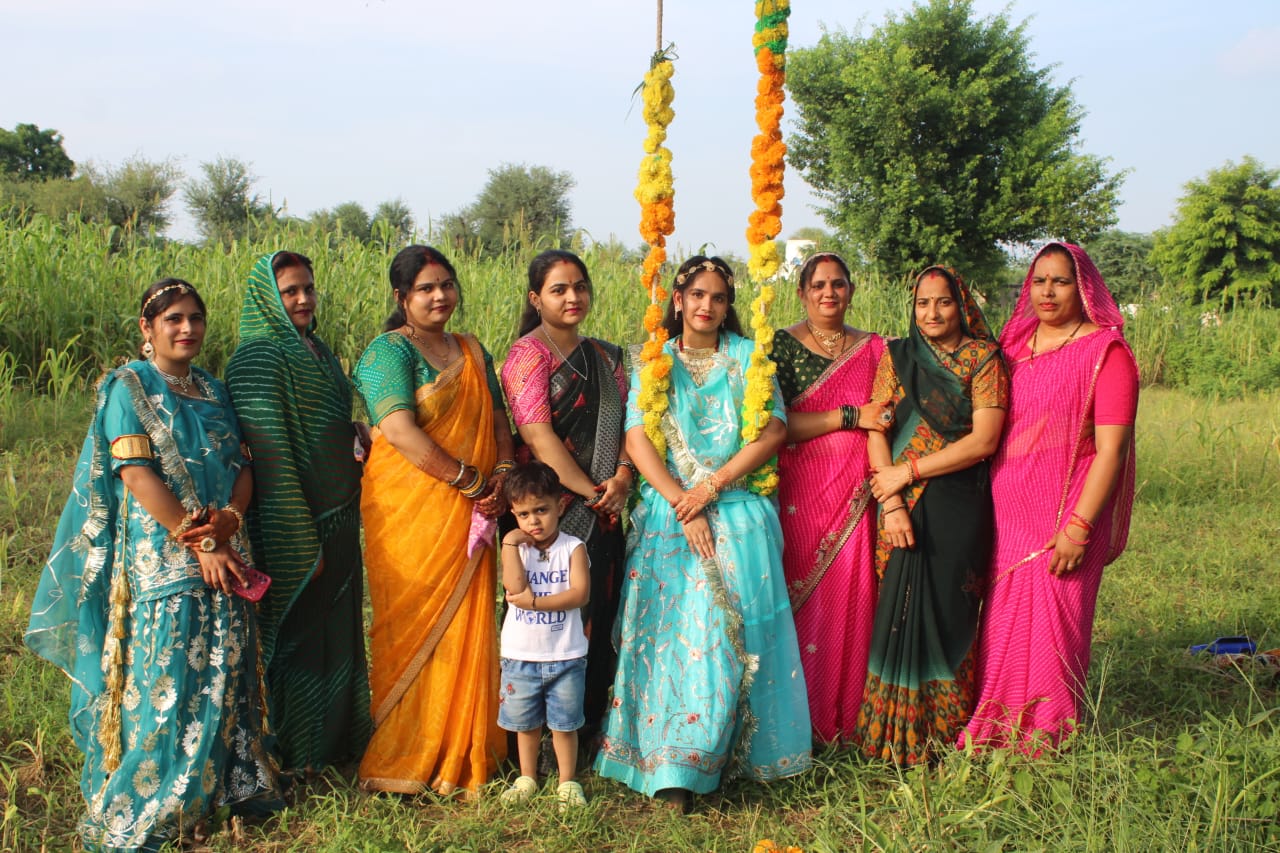हरियाली तीज पर महिलाओं ने धूमधाम से मनाया त्योहार 