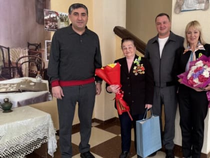 Илья Стопченко и Артур Аракелян поздравили с днем рождения Александру Ерину