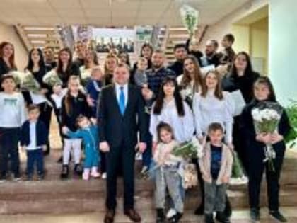 Вручение жилищных сертификатов 11 молодым семьям.