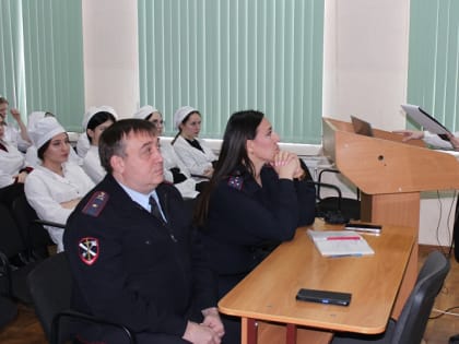 В Новороссийске полицейские и общественники реализуют мероприятия в рамках проекта «Молодежь в праве»