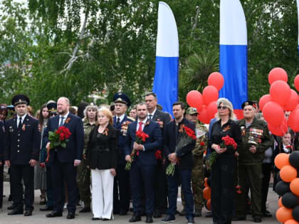 Депутаты Городского Собрания Сочи приняли участие в торжественном возложении цветов к Памятнику землякам-адлерцам, погибшим в годы Великой Отечественной Войны 1941-1945 годов