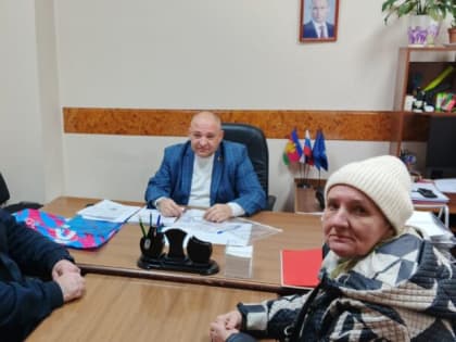 Депутат Горсобрания Сочи Олег Фатеев провел прием граждан