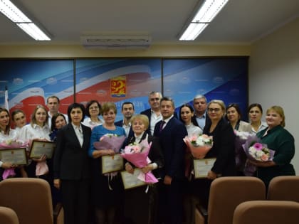 В администрации Каневского района отметили сотрудников и ветеранов Управления Росреестра