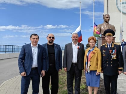 Депутаты Городского Собрания Сочи приняли участие в церемонии присвоения школе №19 имени Героя Советского Союза Михаила Маляренко