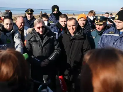 Виталий Савельев и Вениамин Кондратьев встретились с участниками ликвидации последствий ЧС в Анапе