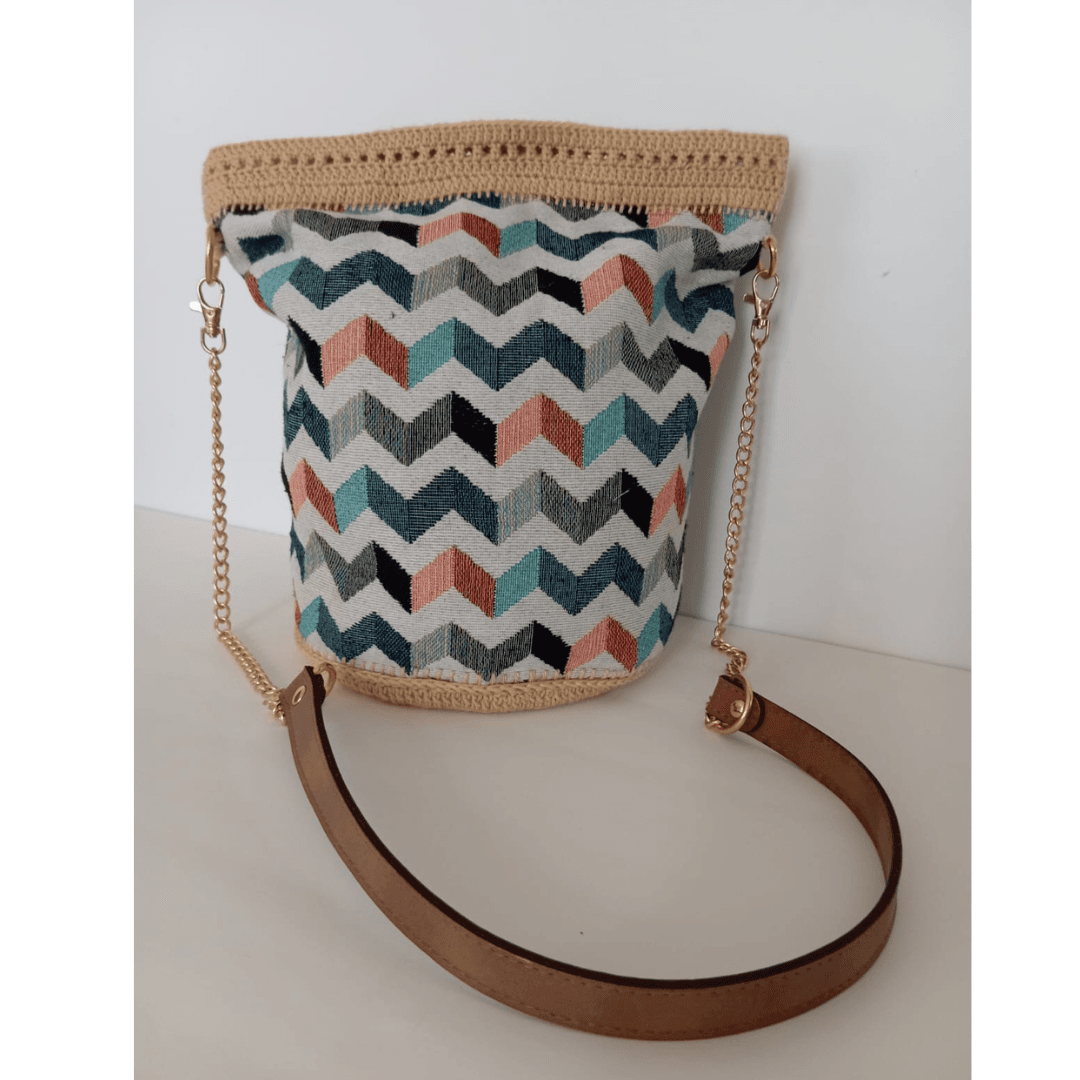Bolso Artesanal técnica crochet  tipo Cubo 