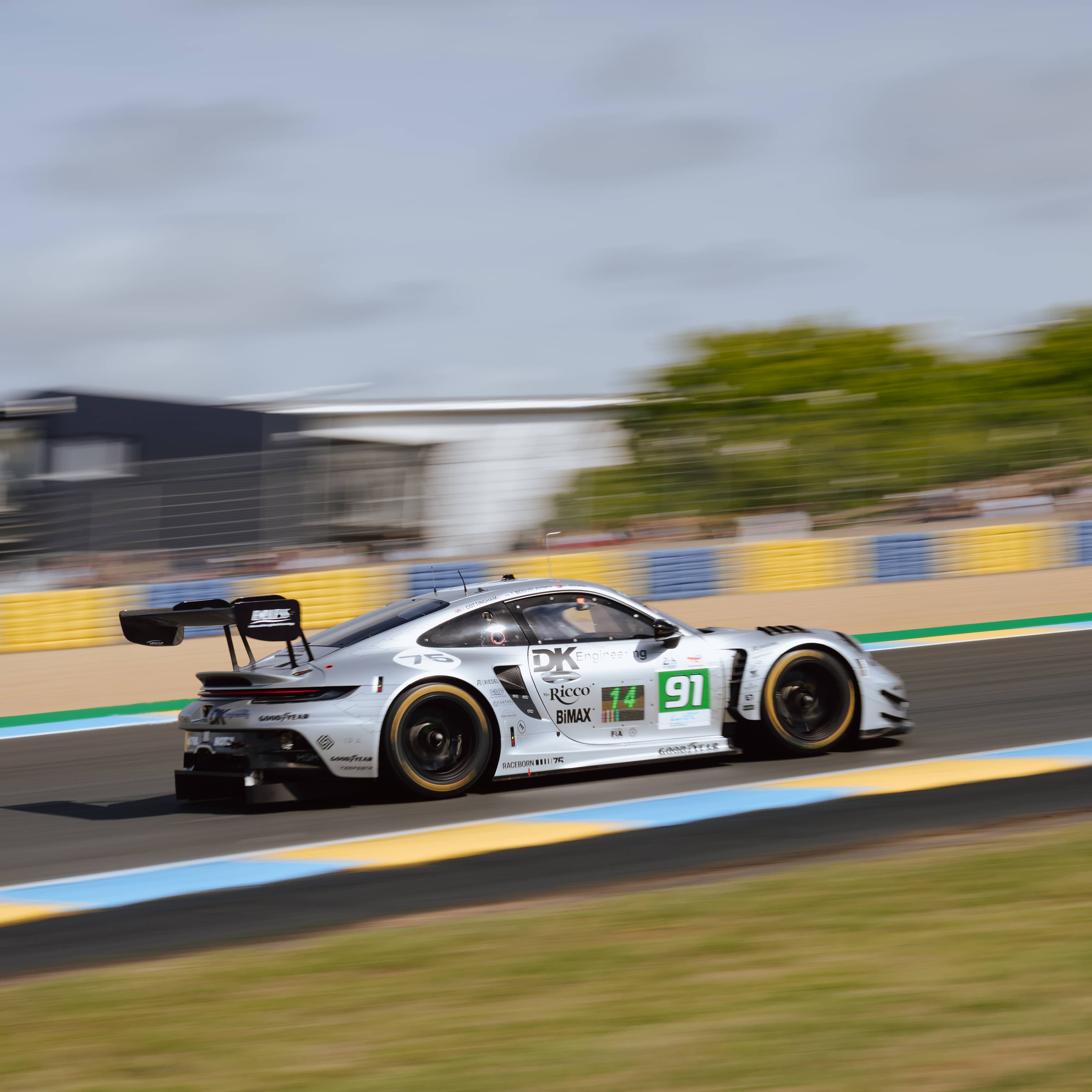 Porsche 911 GT3 R #91 in Le Mans