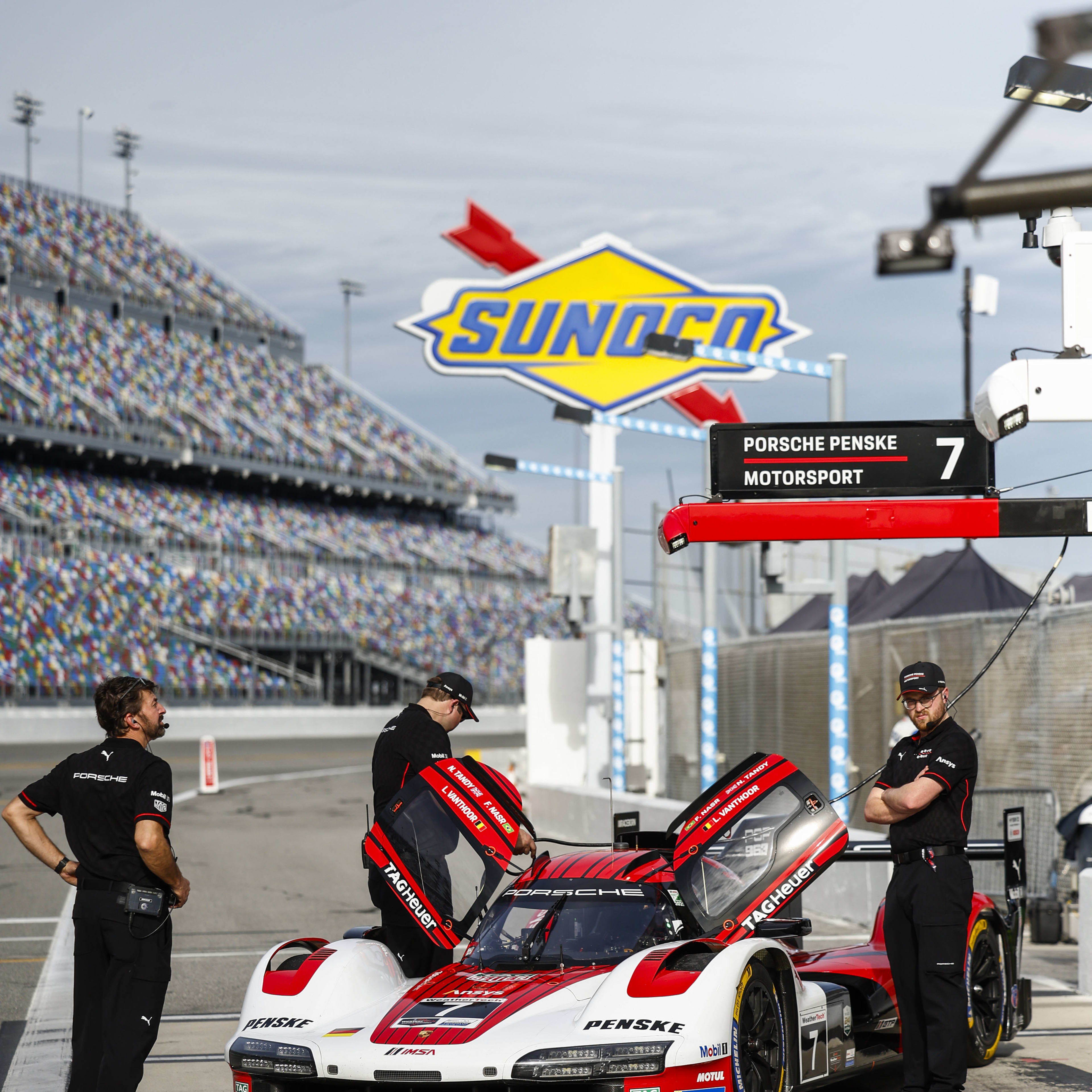The car #7 from the Porsche Penske Motorsport Team in the pits with the crew at 24H of Daytona