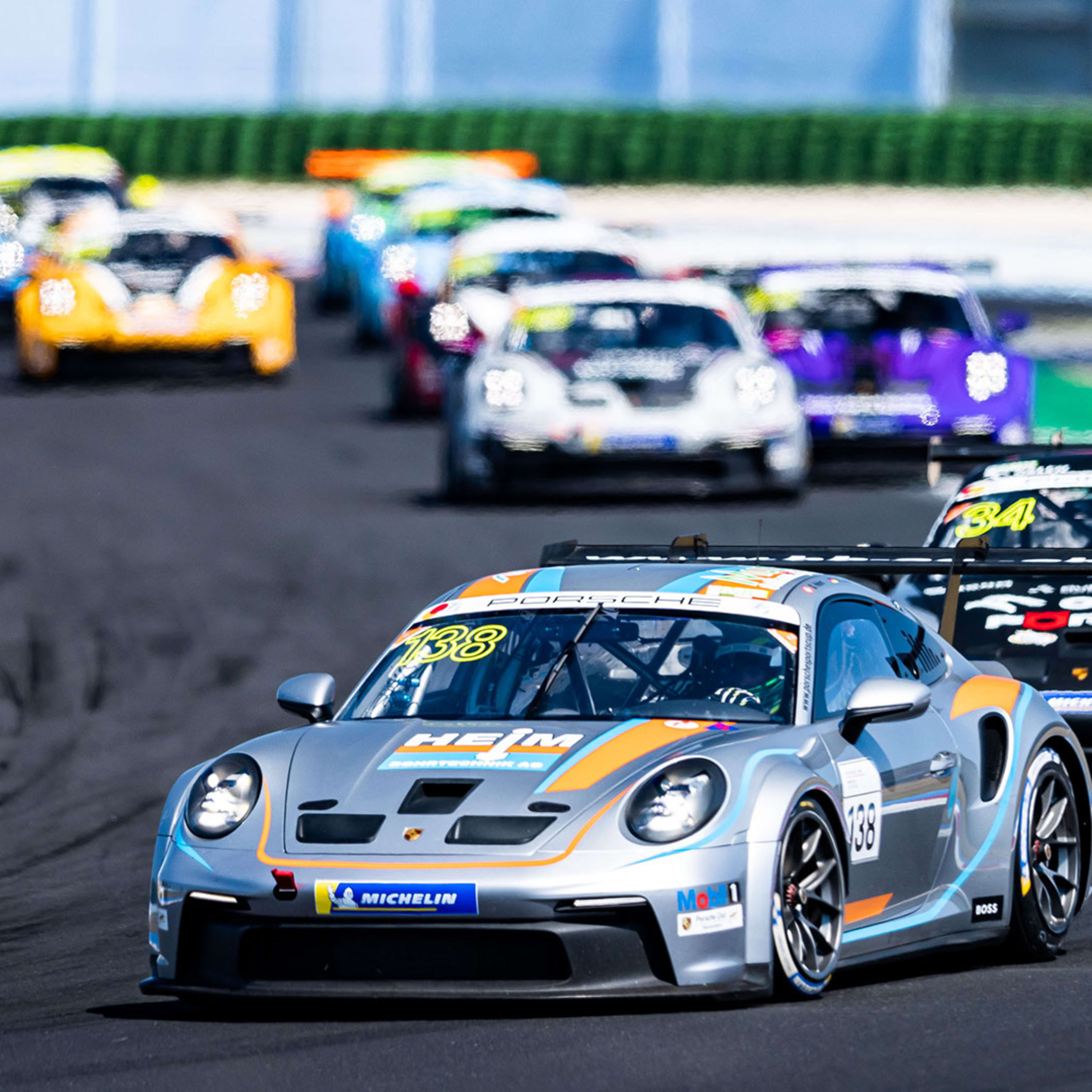 The starting field of the Porsche Sprint Challenge GT3.