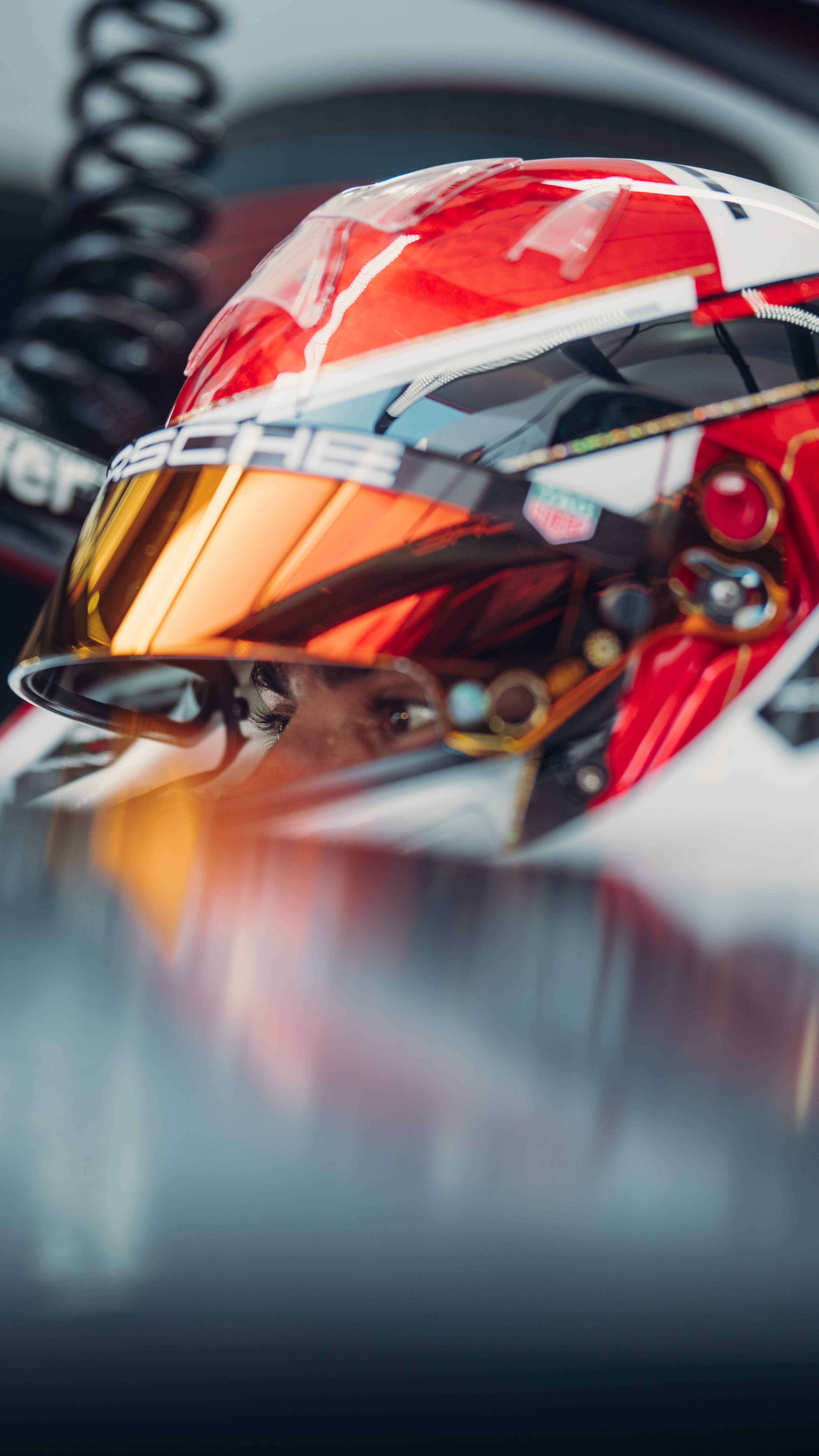 Pascal Wehrlein con il casco in auto