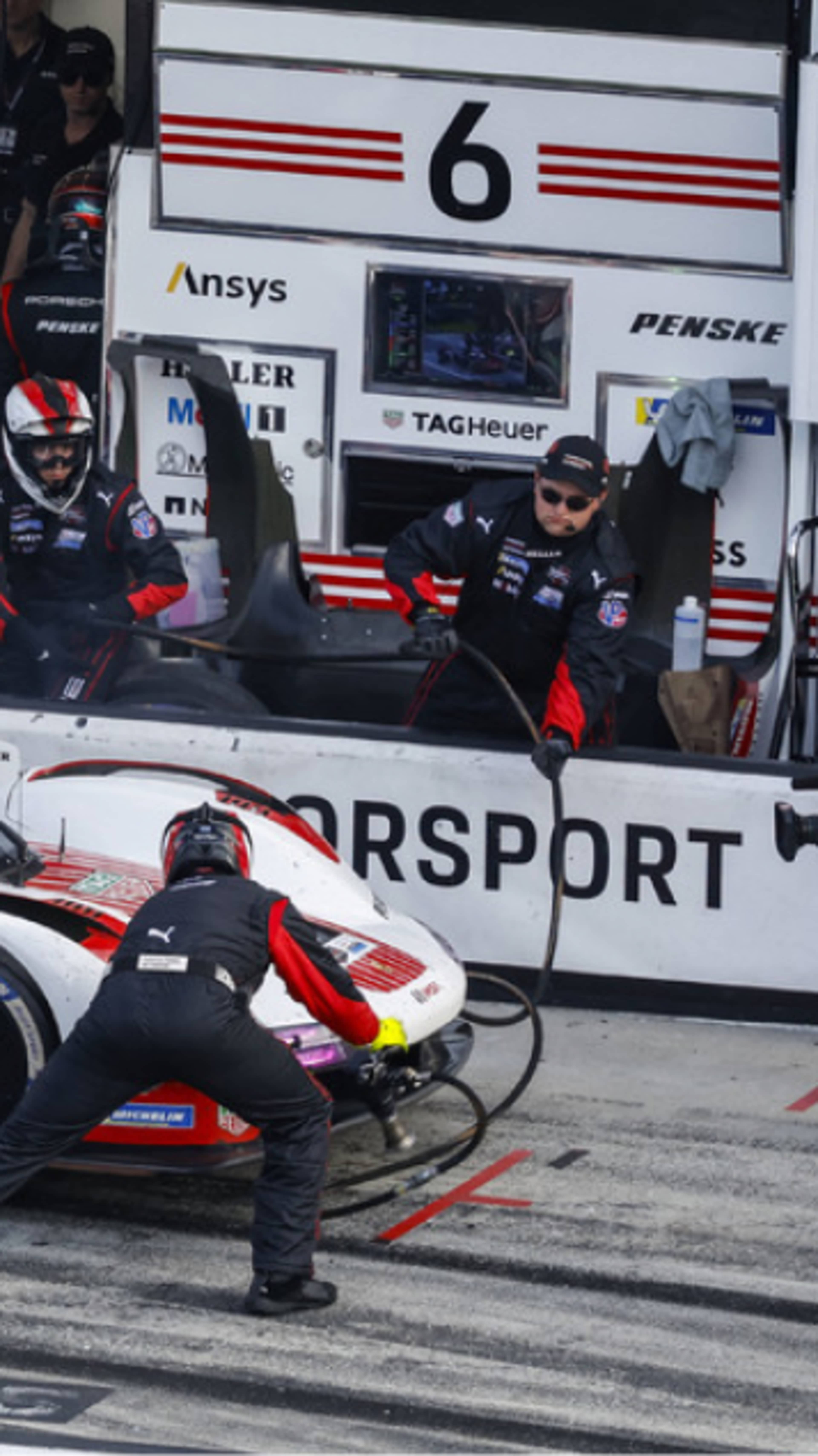 963 lors du pit stop