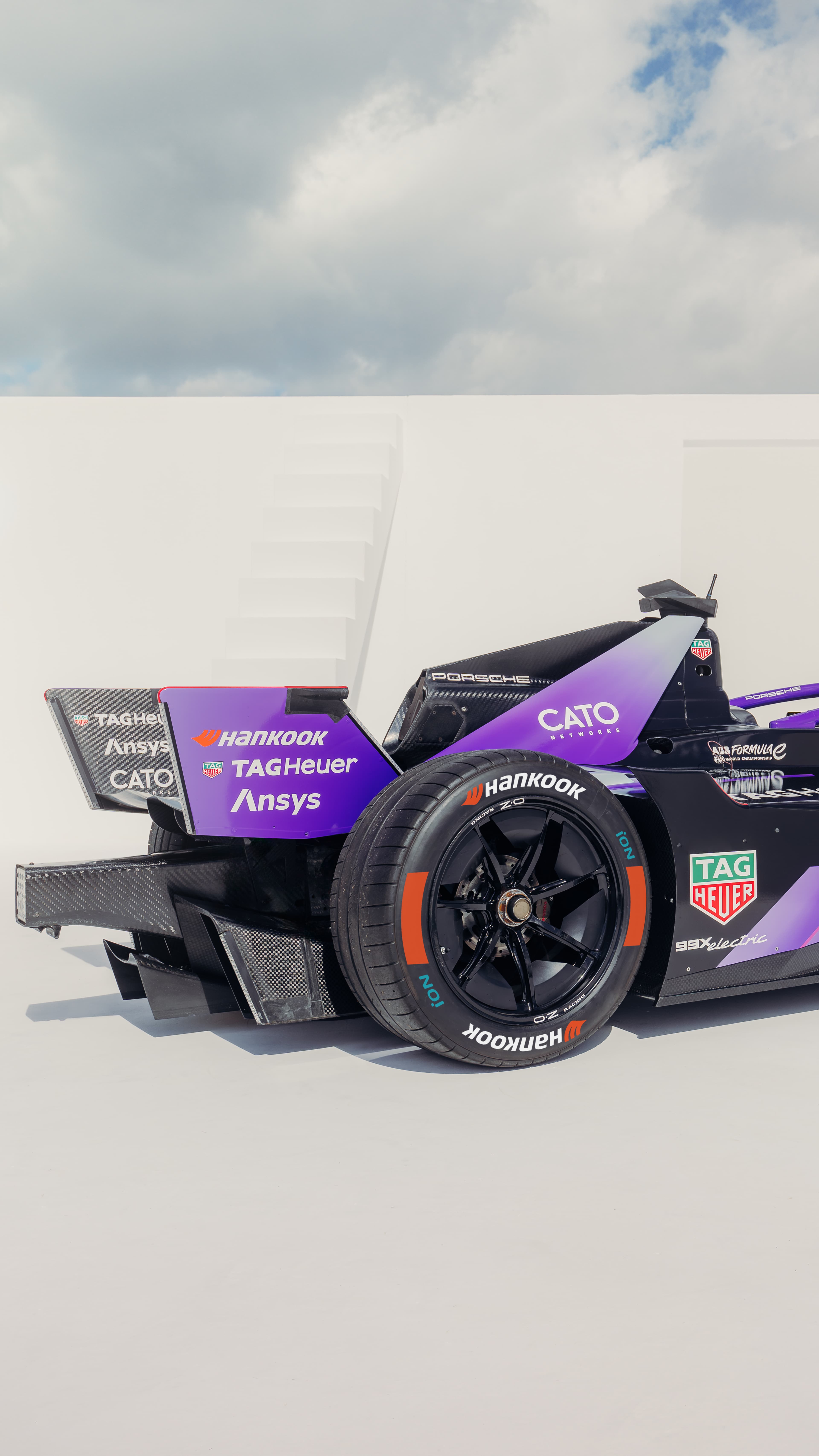 Porsche 99X Electric vue de l'arrière