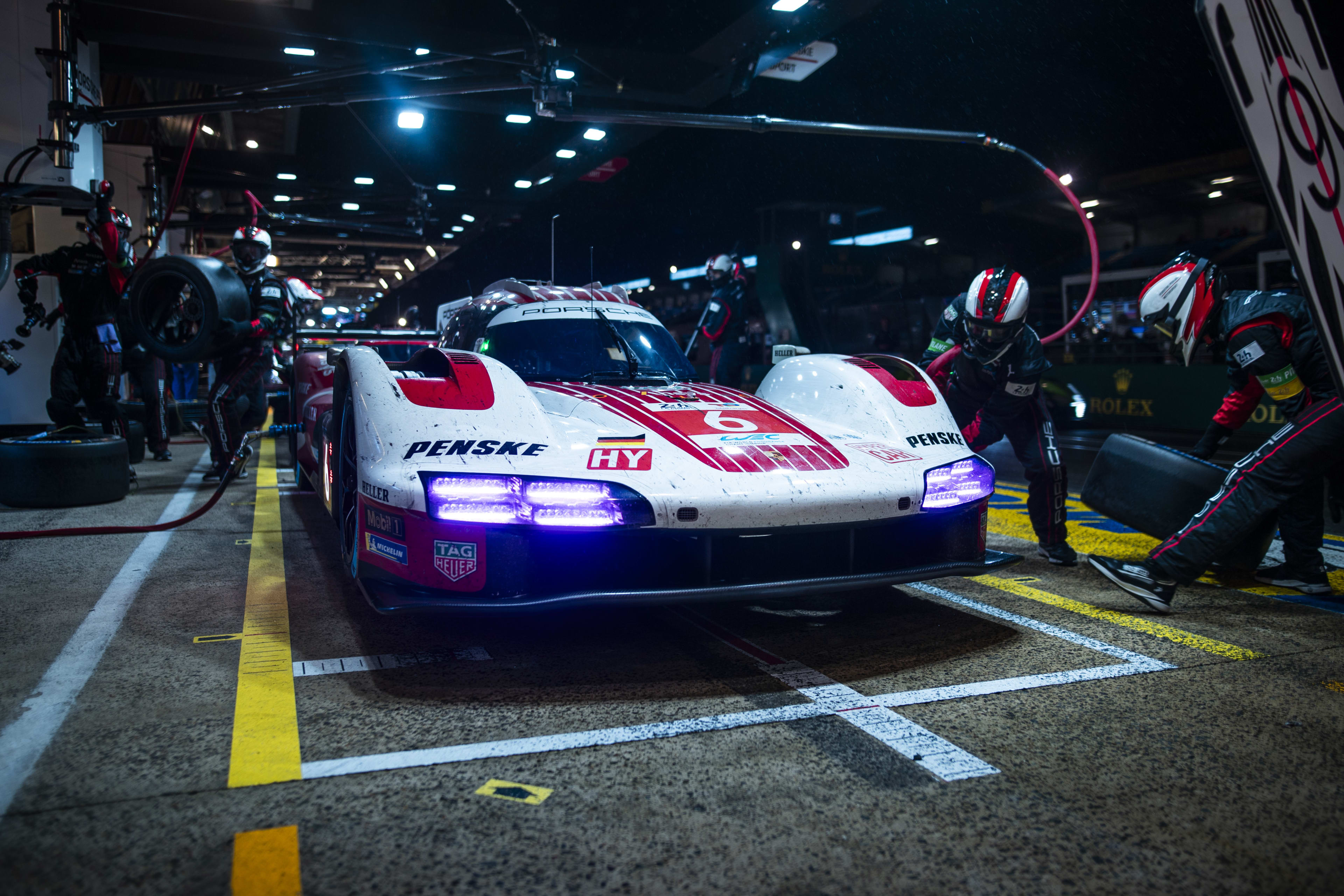 Porsche Penske Motorsport Car #6 Le Mans Pit Stop