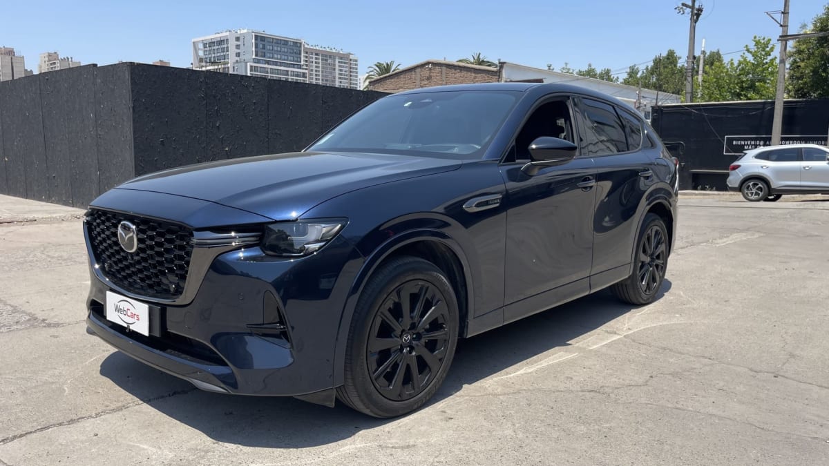 2026 Mazda CX-60 3.0 Diesel Premium Sport Azul - Vista 3/4 de SUV color azul oscuro en exterior