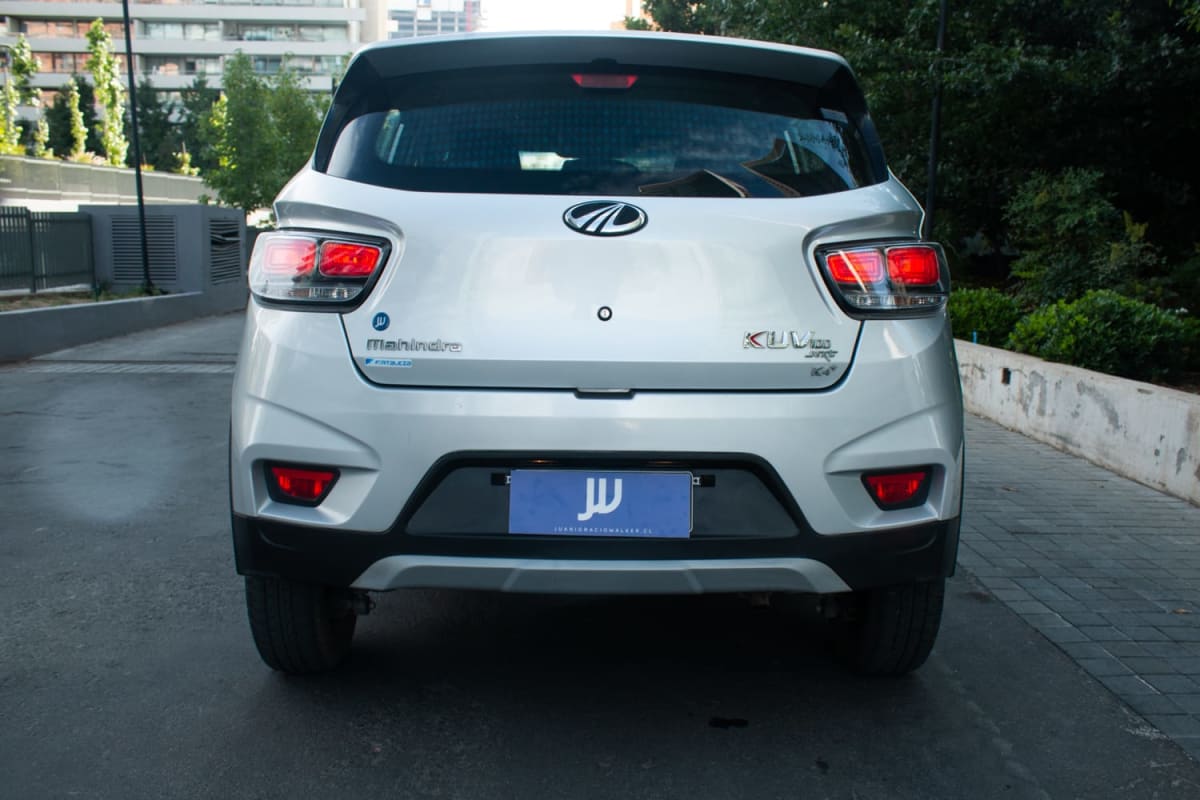 2020 MAHINDRA KUV100 Blanco - Miniatura 3