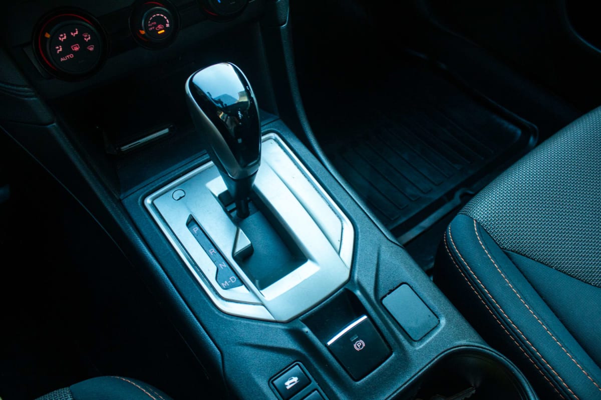 Subaru XV 2.0 2018 - Detalle del interior: palanca de cambios automática y consola central en interior
