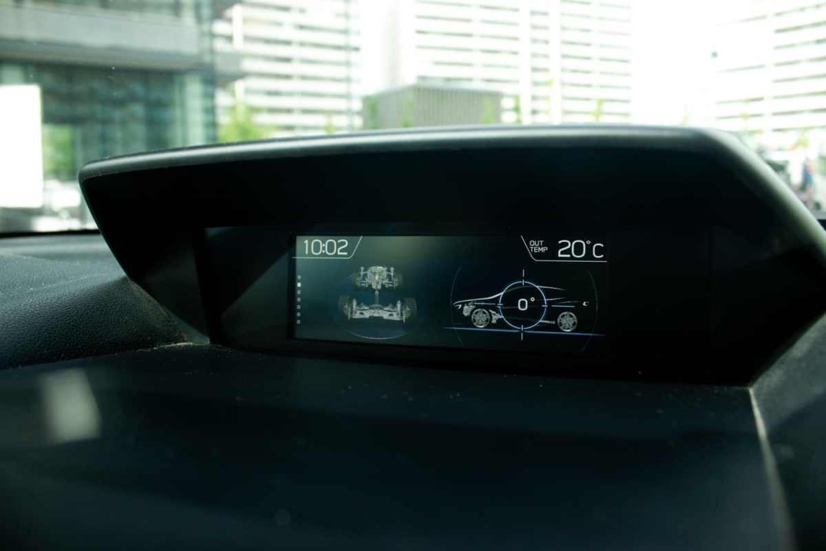 Subaru XV Dynamic 2020 - Detalle de pantalla interior mostrando información del vehículo en el tablero