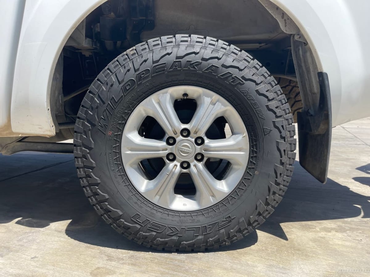 2021 Nissan Np300 Navara 2.3D DC XE Blanco - Miniatura 13