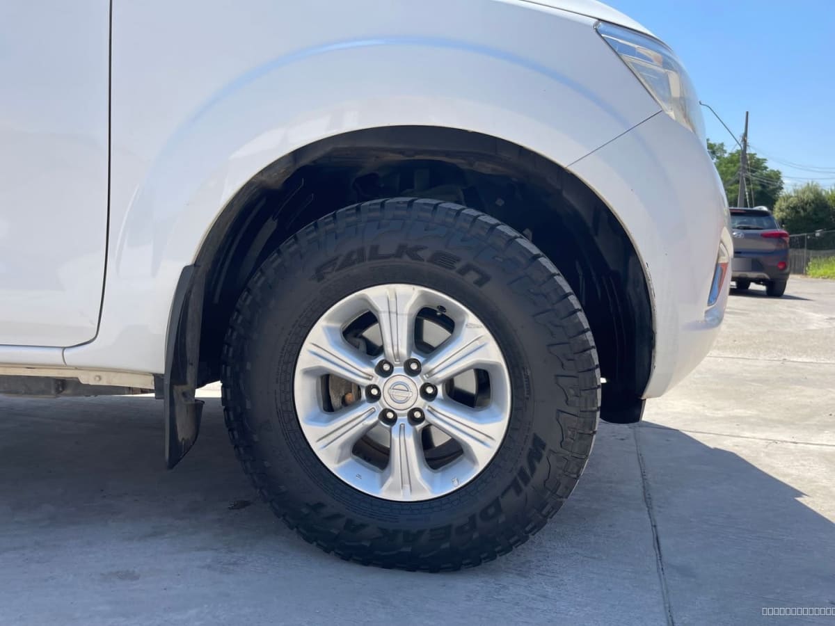 2021 Nissan Np300 Navara 2.3D DC XE Blanco - Miniatura 5