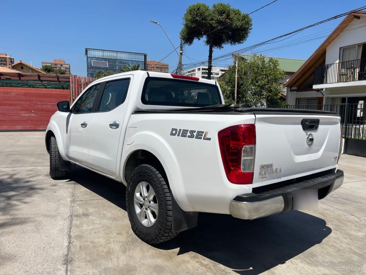 2021 Nissan Np300 Navara 2.3D DC XE Blanco - Miniatura 6