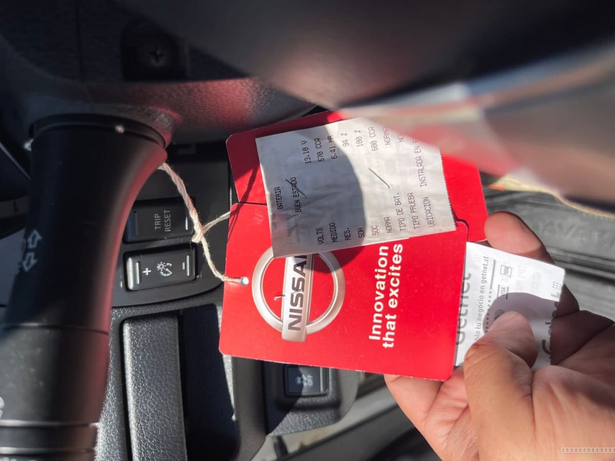 2021 Nissan Np300 Navara 2.3D DC XE Blanco - Miniatura 12