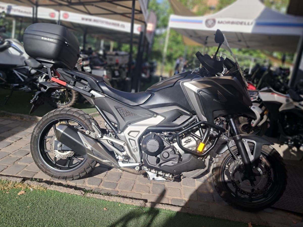 2022 Honda NC 750X NC Rojo - Miniatura 2