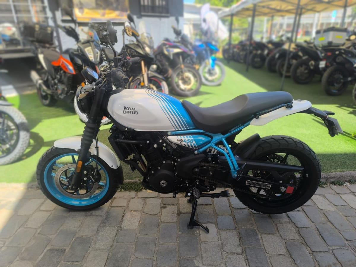 2025 Royal Enfield GRR 450 GRR Negro - Miniatura 2