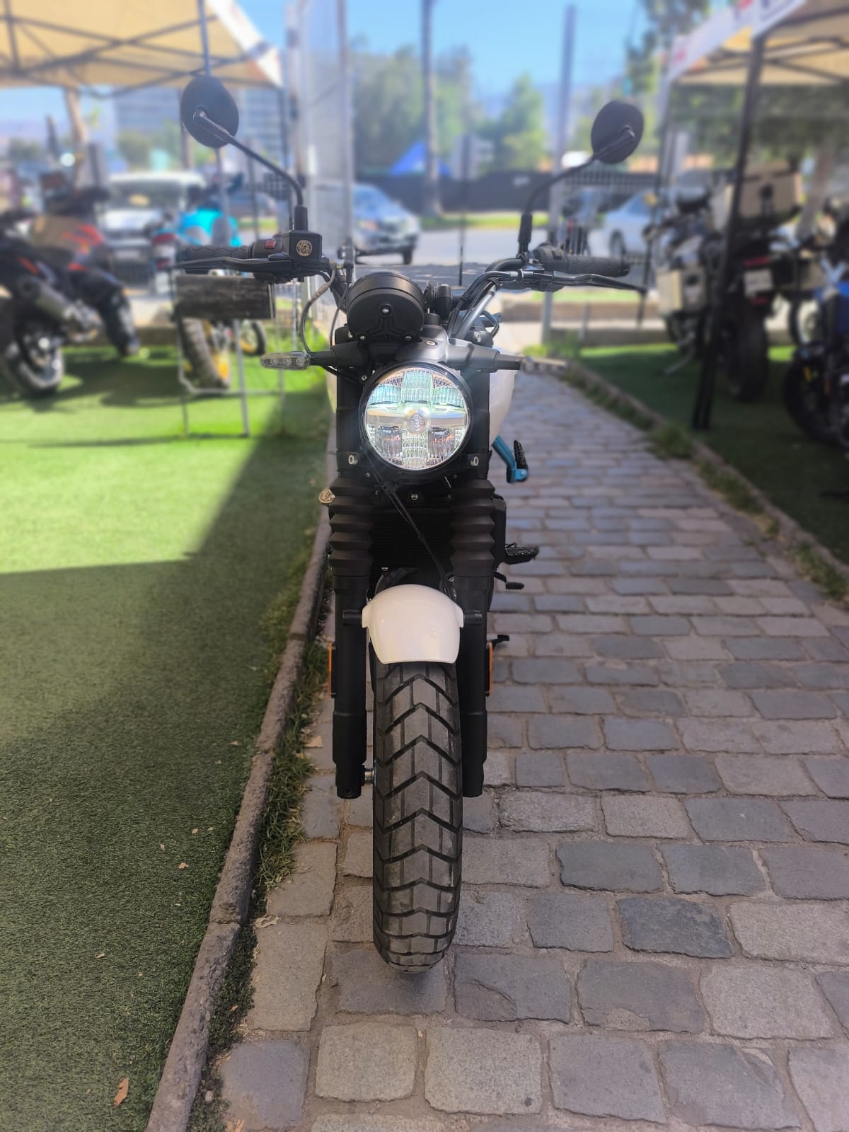 2025 Royal Enfield GRR 450 GRR Negro - Miniatura 7