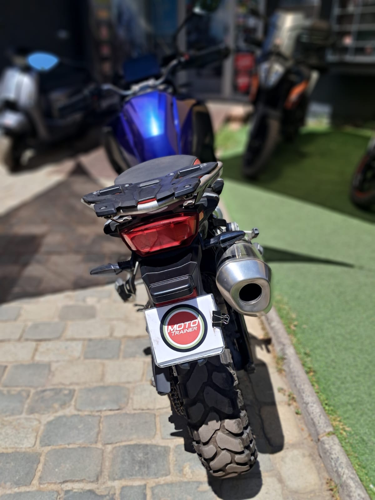 2023 BMW F 750 GS F Blanco - Miniatura 4