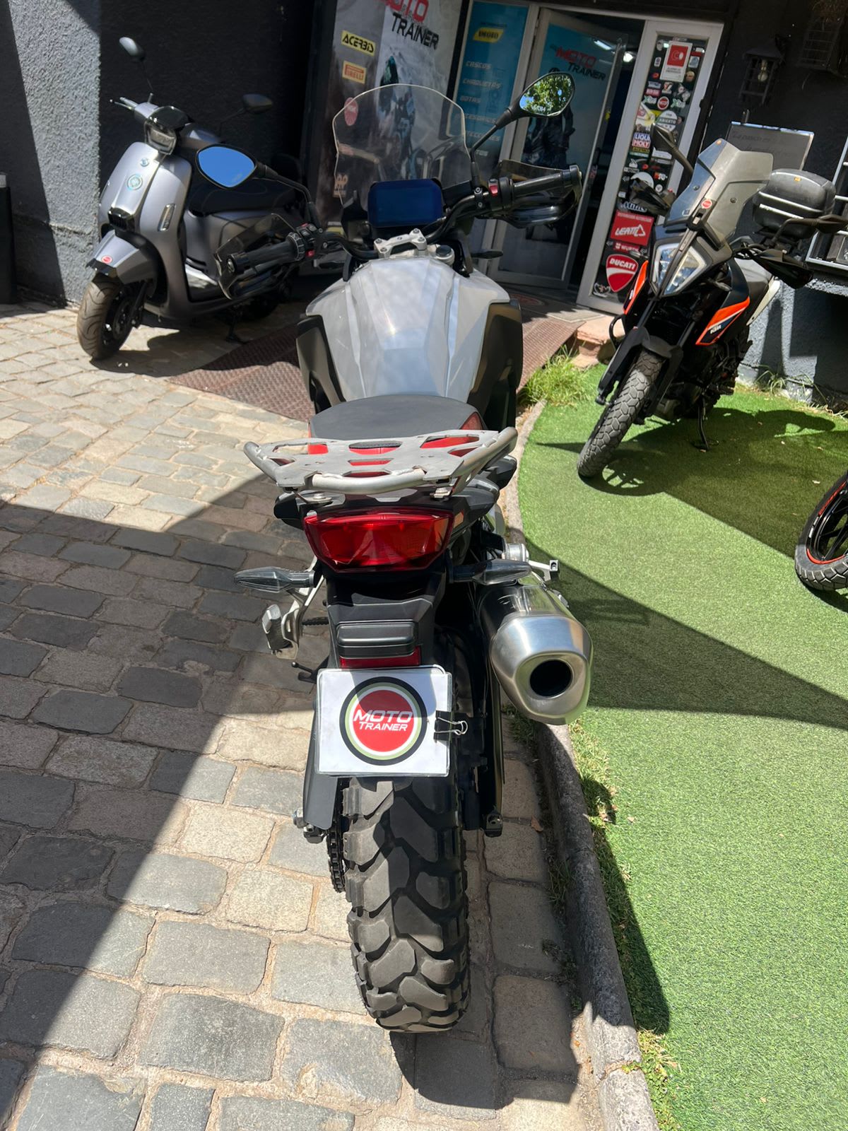 2022 BMW F 750 GS F Negro - Miniatura 4