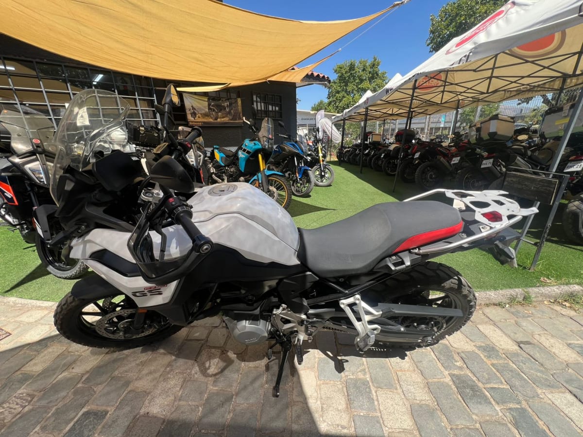 2022 BMW F 750 GS F Negro - Miniatura 6
